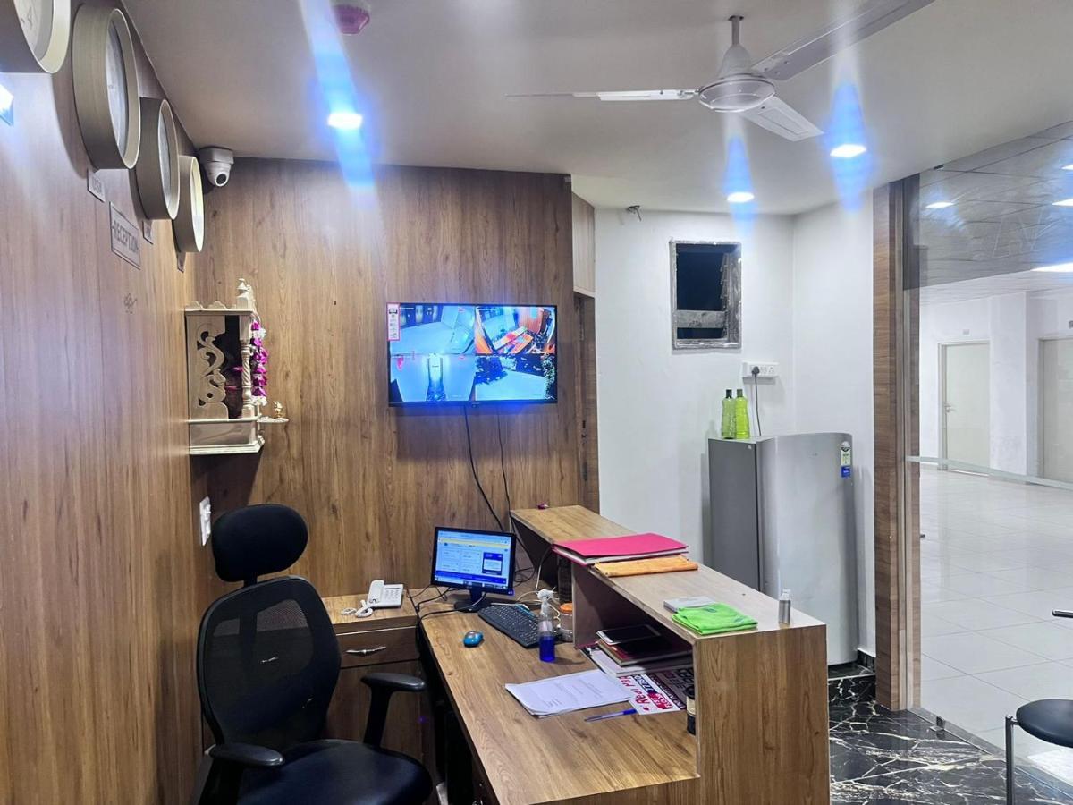 Hotel Seven أحمد أباد المظهر الخارجي الصورة