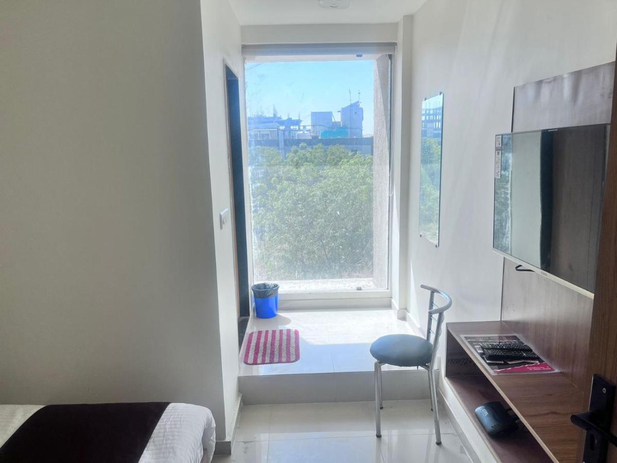 Hotel Seven أحمد أباد المظهر الخارجي الصورة