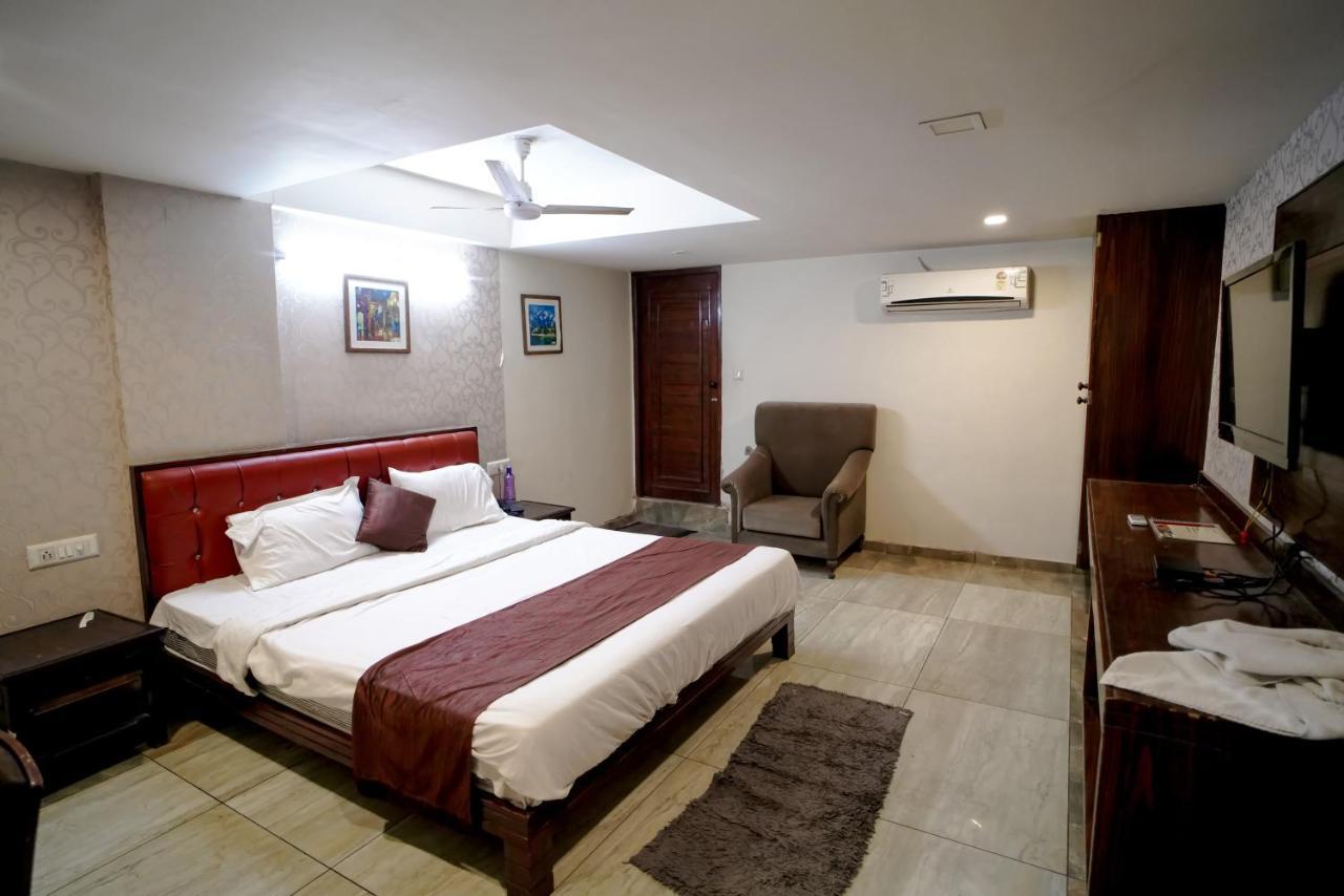 Hotel Seven أحمد أباد المظهر الخارجي الصورة