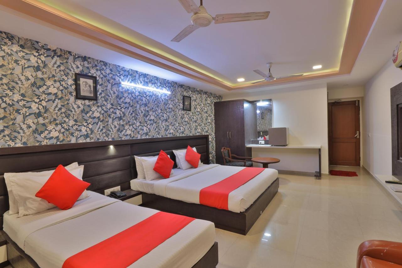 Hotel Seven أحمد أباد المظهر الخارجي الصورة