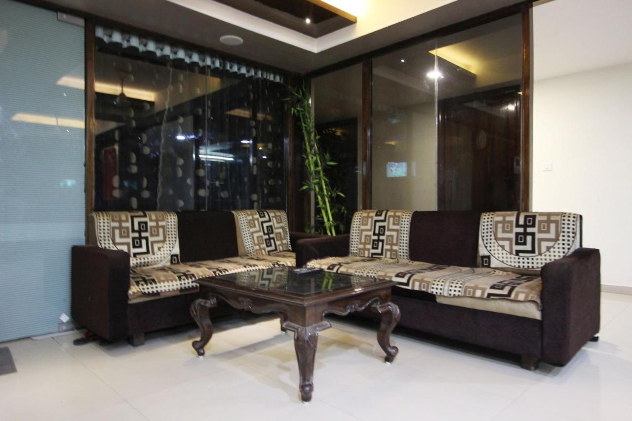 Hotel Seven أحمد أباد المظهر الخارجي الصورة