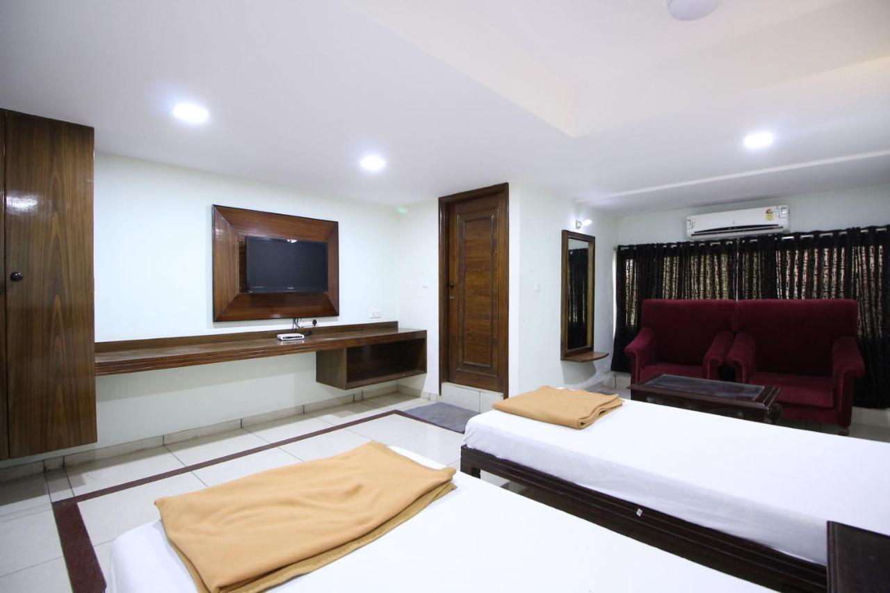 Hotel Seven أحمد أباد المظهر الخارجي الصورة