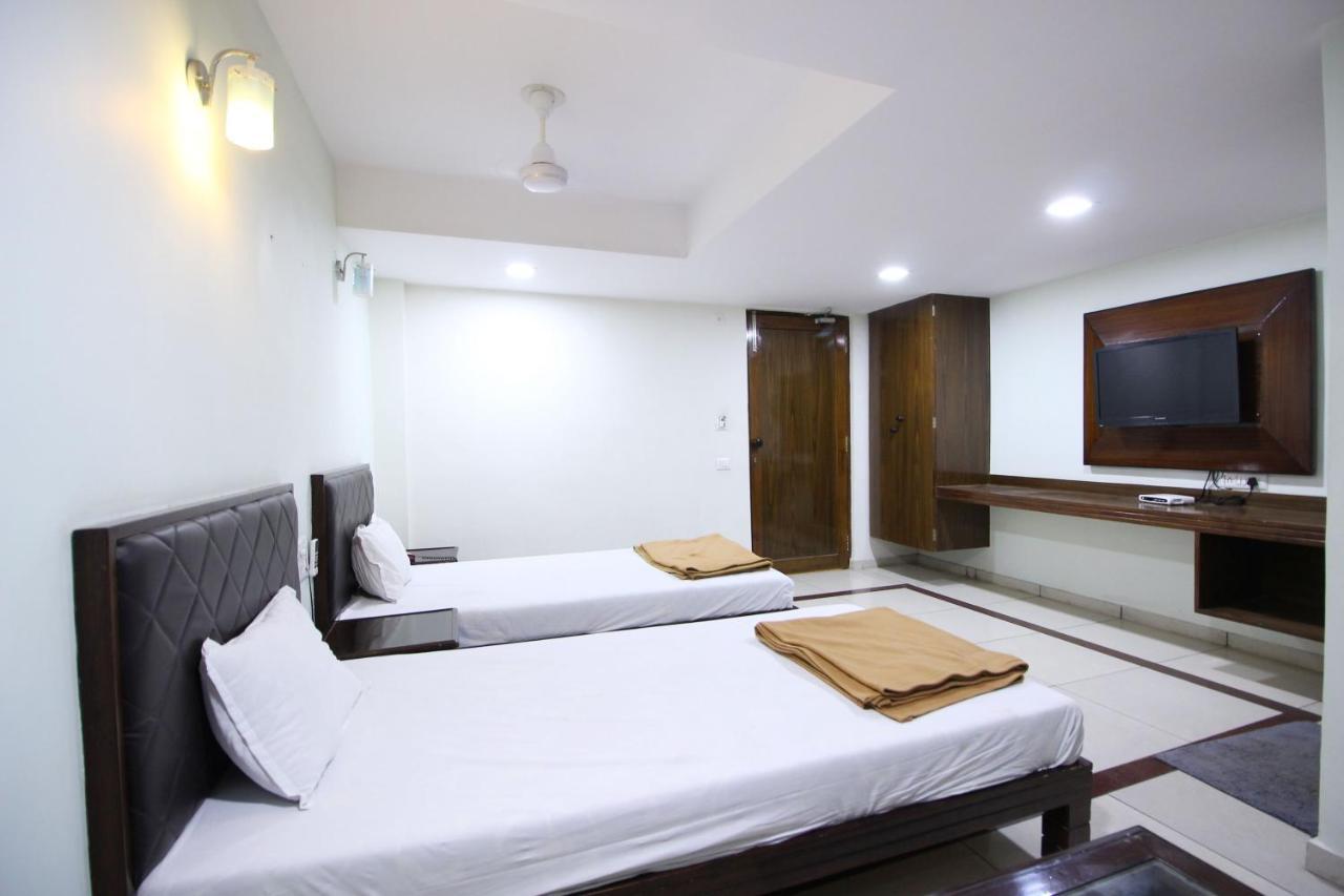 Hotel Seven أحمد أباد المظهر الخارجي الصورة